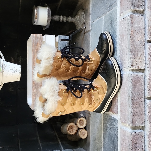 Size 8.5 Sorel Winter Boots - Picture 3 of 4